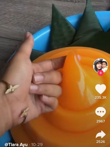 Lihat Puding Tumpeng yang 'Melehoy', Wanita Ini Tak Berhenti Ngakak
