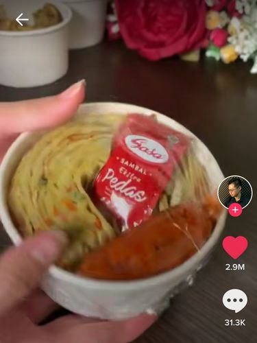 Masak 80 Butir Telur Ayam Buat Dibagikan, Netizen Ini Banjir Pujian