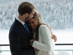 Foto Pernikahan Pangeran Tampan Yunani, Sederhana & Hanya di Catatan Sipil