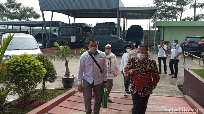 Panitia penyelenggara kerumunan Megamendung Bogor datangi Polda Jabar