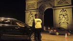 Paris Sunyi saat Jam Malam Menyapa