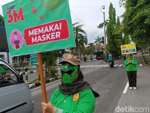 Pasukan Bertopeng Power Ranger Turun ke Jalan Razia Masker di Ciamis