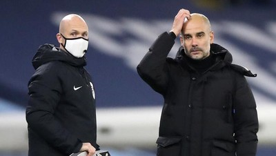 Potret Gaya Pep Guardiola Ngomel, Sampai Garuk-garuk Kepala