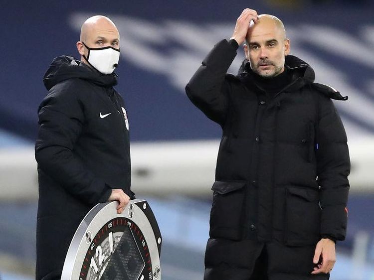 Potret Gaya Pep Guardiola Ngomel, Sampai Garuk-garuk Kepala