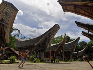 10 Rumah Adat Terpopuler di Indonesia: Banten Hingga Papua