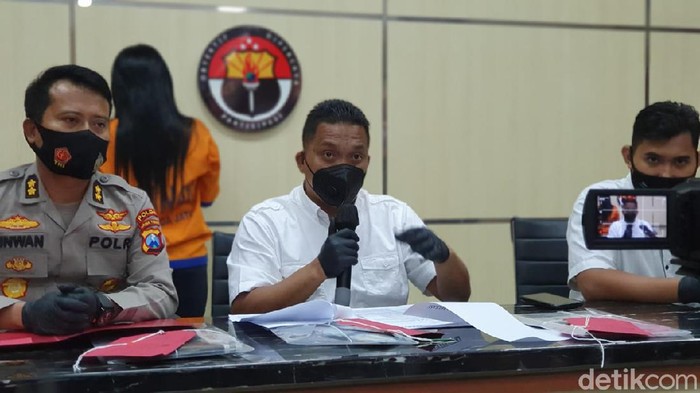 polisi bongkar kafe esek-esek