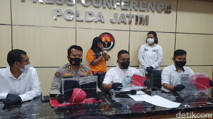 polisi bongkar kafe esek-esek