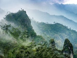 Wisata Puncak Suroloyo Kulon Progo, Sajikan View Indah Bak Kayangan