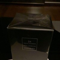 Mengungkap kerinduannya dengan Rose Blackpink, sang desainer mengirimkannya lilin spesial. Foto: Instagram @roses_are_rosie