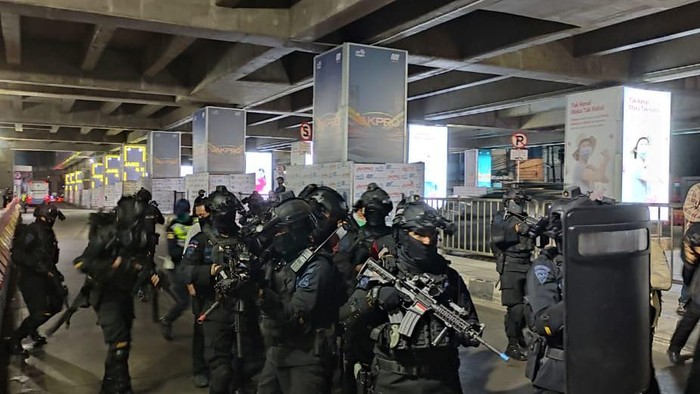 Simulasi penanganan terorisme di Stasiun MRT Lebak Bulus, Jaksel.