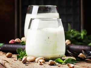 Susu Pistachio Sama Bagusnya Dengan Susu Almond? Ini Kata Ahli