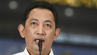 Persetujuan Komjen Sigit menjadi Kapolri diawali dengan pembacaan hasil fit and proper test atau uji kelayakan dan kepatutan yang dilakukan Komisi III DPR. Berdasarkan hasil fit and proper test, Komisi III menyetujui Komjen Sigit menjadi Kapolri.  ANTARA FOTO/GALIH PRADIPTA