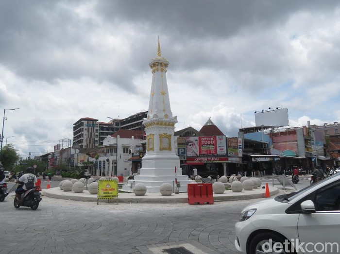 Tugu Pal Putih Yogyakarta bebas dari kabel listrik, Rabu (16/12/2020)