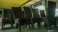 Pandemi COVID-19 tak hanya menghantam sektor kesehatan, tetapi juga perekonomian nasional. Dampak pandemi salah satunya terasa cukup berat bagi para pengusaha rumah makan.