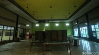 Tak sedikit rumah makan yang biasanya melayani bus pantura kini harus jatuh bangun bertahan di masa pandemi Corona.