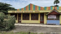 Diketahui, sebelum pandemi COVID-19 melanda Indonesia, sejumlah rumah makan di kawasan jalur Pantura ini telah lebih dahulu harus bertahan dari dampak pembangunan proyek tol Trans Jawa atau Cipali.