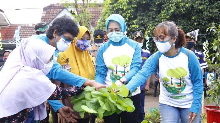 Wali Kota Tangerang Selatan Airin Rachmi Diany meresmikan Galeri Kampung Mantap Betul di Kampung Dadap Timur, Rawabuntu, Serpong,