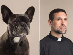 10 Momen Majikan Kembaran dengan Anjing Peliharaan, Cute!