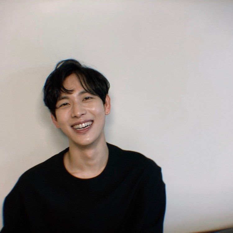 10 Potret Im Siwan Pemeran Drama Korea Run On