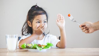 Tips Atasi Drama Makan Anak dengan Aturan Tepat