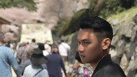 Aditya Halindra Faridzky dikenal sebagai calon Bupati Tuban, Jawa Timur yang unggul dalam perhitungan cepat pada Pilkada 2020. Sosoknya mendadak viral karena tampan dan masih muda. Foto: Instagram @adityahalindra