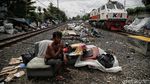 Foto: Potret Pemukiman Warga di Bantaran Rel