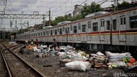 Direktur Eksekutif Institute for Development of Economics and Finance (INDEF), Tauhid Ahmad, mengatakan tingkat kemiskinan pada 2021 akan meningkat bahkan berada di angka dobel digit. Total ada 28,37 juta penduduk yang diprediksi akan jatuh ke jurang kemiskinan.  