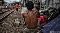 Adanya peningkatan jumlah kemiskinan itu juga dibarengi dengan kenaikan jumlah pengangguran. Ada 10,4 juta orang yang diprediksi bakal menganggur di 2021.  