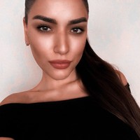 Ini selebgram sadis yang membunuh ibunya kandungnya. Setelah membunuh, selebgram bernama Anna Leikovic itu memutilasi ibunya. Foto: dok. Instagram