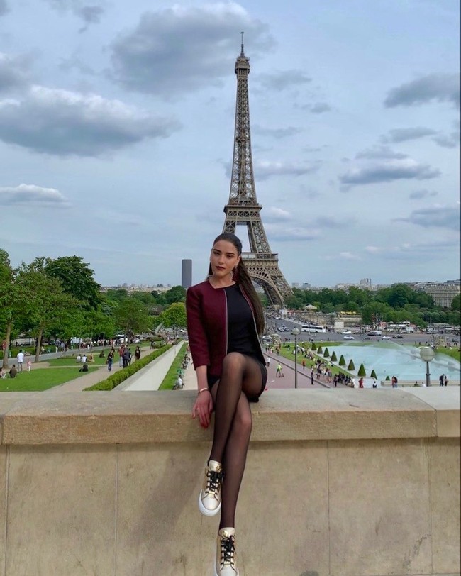 Di Instagramnya, Anna pun kerap memamerkan liburan mewahnya. Anna kini telah diamankan pihak berwajib. Saat diadili, Anna menunjukkan gejala depresi. Foto: Instagram