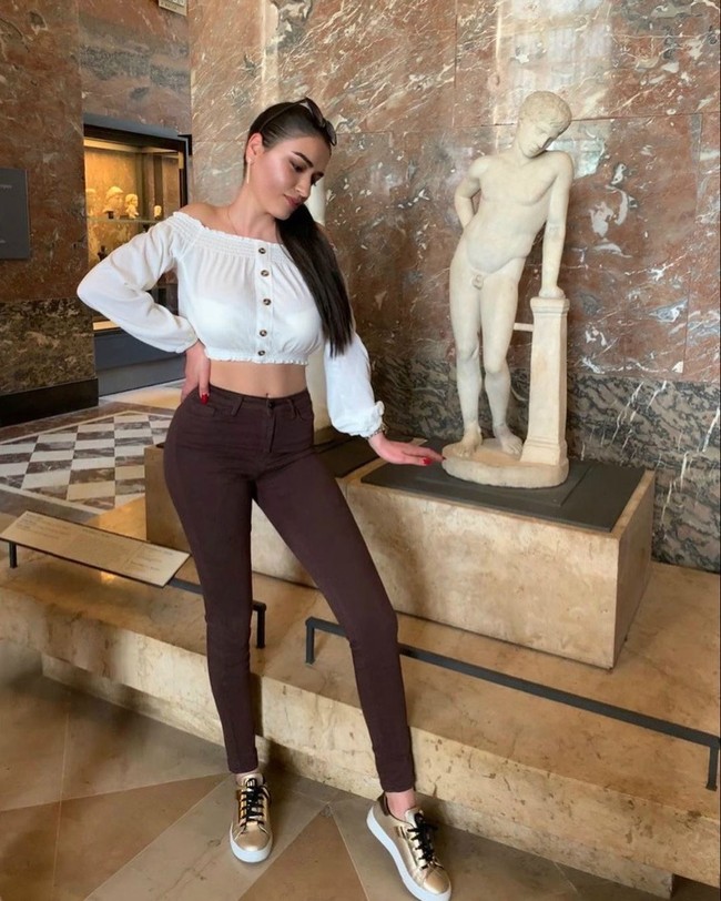 Dalam foto-fotonya di Instagram, Anna kerap bergaya OOTD dan tampil dengan pakaian-pakaian seksi. Foto: Instagram