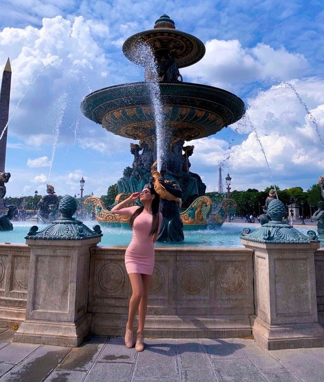 Ibunya yang sekarat, meninggal dengan cara yang sadis. Anna membelah jantungnya. Kemudian dia mencungkil organ dalamnya seperti paru-paru dan usus.