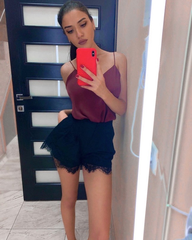 Selebgram dengan followers mencapai 10 ribu itu menikam ibunya dengan pisau dapur. Kabarnya sang ibu setelah ditikam tidak langsung meninggal Foto: dok. Instagram