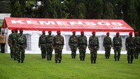 Prajurit Kopassus ikut dalam apel tersebut.