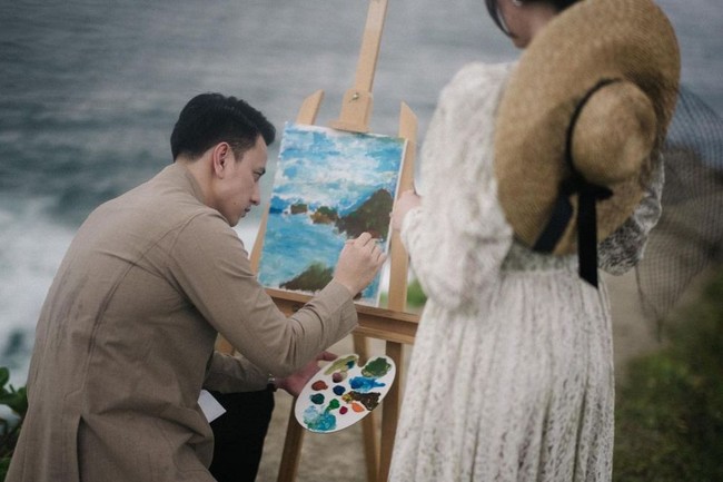 Pada pemotretan kedua, Billy dan Patricia memilih suasana outdoor di pantai. Foto: Instagram/@caliaphoto