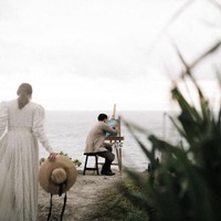 Setelah melamar sang kekasih, Patricia Devina, di hamparan salju saat tengah berlibur ke Zermatt, Swiss, pada 31 Desember 2019, kini Billy Davidson semakin memperlihatkan keseriusannya dengan melakukan pemotretan prewedding bersama Patricia. Foto: Instagram/@caliaphoto