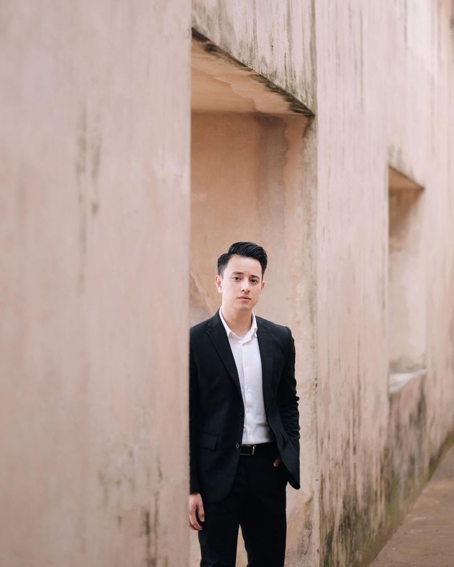 Billy dan Patricia menjalani pemotretan dalam berbagai tema. Untuk pemotretan pertama, pasangan ini memilih Tamansari sebagai lokasi preweddingnya. Foto: Instagram/@billydavidson_