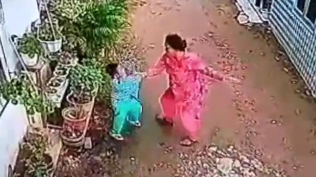 Bocah dianiaya tetangga karena dituduh merusak tanaman hias