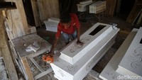 Lemari dan peti jenazah merupakan barang yang paling banyak dipesan.