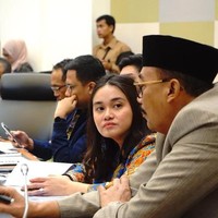 Setidaknya saya mulai dari diri sendiri deh. Saya tidak akan merusak karier dan masa depan yang masih panjang, ujar Farah yang mengaku ingin jadi politisi santun dan ramah tersebut, katanya lagi. (Foto: Instagram/@farahputerinahlia)