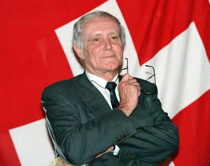 Flavio Cotti, difoto pada tahun 1998 selama masa jabatan keduanya sebagai presiden Swiss (SERGEY TYAGIN/AFP Photo)