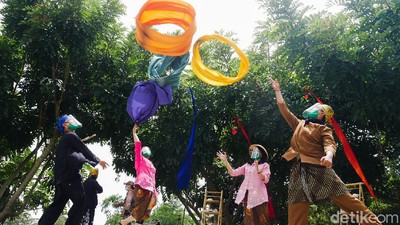 Foto: Lembur Urang, Suasana Kampung Adat di Objek Wisata Dusun Bambu