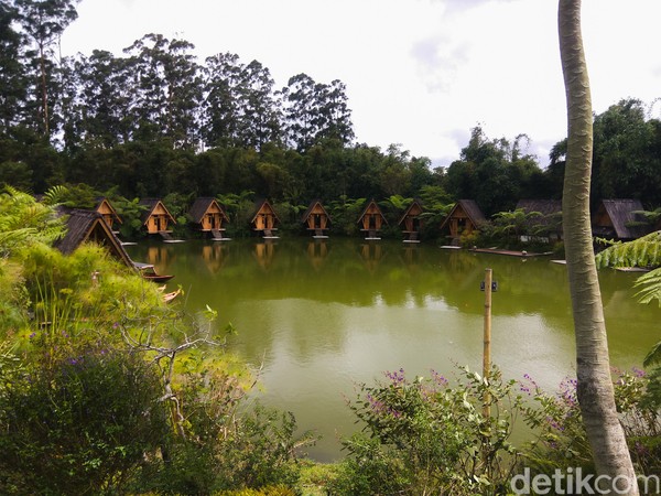 Perubahan dan penambahan yang paling mencolok di Dusun Bambu yakni lahirnya wahana Lembur Urang, dengan nuansa khas sunda yang sangat kental. (Foto: Whisnu Pradana/detikcom) Perubahan dan penambahan yang paling mencolok di Dusun Bambu yakni lahirnya wahana Lembur Urang, dengan nuansa khas sunda yang sangat kental. (Foto: Whisnu Pradana/detikcom)