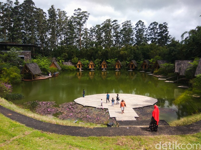 Foto: Lembur Urang, Suasana Kampung Adat di Objek Wisata Dusun Bambu Foto: Lembur Urang, Suasana Kampung Adat di Objek Wisata Dusun Bambu