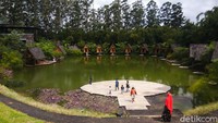 Usai sembilan bulan ditutup akibat pandemi COVID-19, objek wisata Dusun Bambu di Desa Kertawangi, Kecamatan Cisarua, Kabupaten Bandung Barat, akhirnya kembali beroperasi. (Foto: Whisnu Pradana/detikcom)