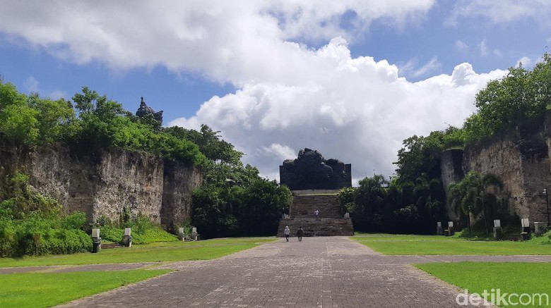 Garuda Wisnu Kencana Garuda Wisnu Kencana, ikon Bali memang indah. Di tengah pandemi, seperti apa ya di sana?