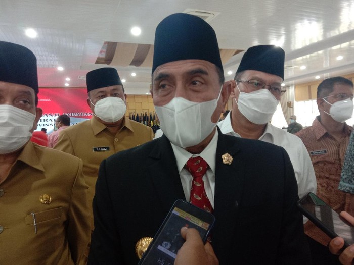 Gubernur Sumut Edy Rahmayadi (tengah)/(Ahmad Arfah-detikcom)