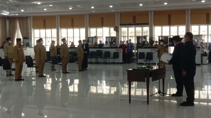 Gubsu Edy lantik 27 pejabat eselon III di lingkungan Pemprov Sumut (Ahmad Arfah-detikcom)
