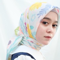 Selain berada di urutan lima, Lesti Kejora juga mendapat predikat Golden Face. Predikat ini bisa jadi merujuk pada Golden Ratio. Dalam dunia kecantikan, dikenal istilah Golden Ratio, yakni metode penghitungan matematis untuk mengukur proporsi sempurna dari wajah. Foto: Instagram @lestidaily