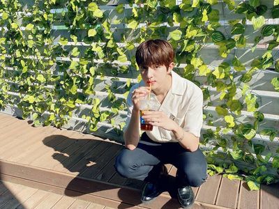 Sebelum Positif Covid-19, Jaehyun Golden Child Hobi Minum Es Kopi